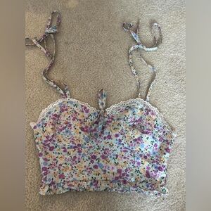 cute floral lacy tank top, perfect for summer! size small with tie-able straps